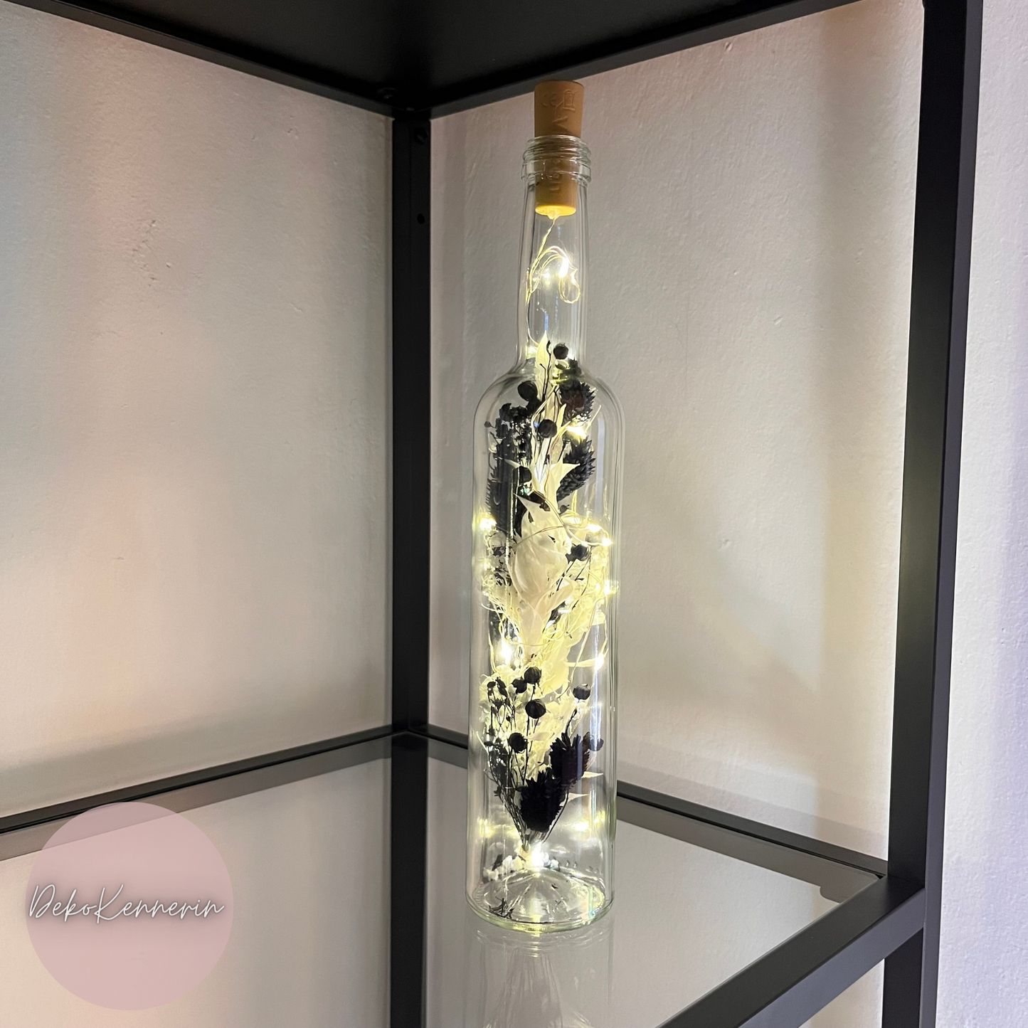 Flowerbottle mit Trockenblumen - Black and White