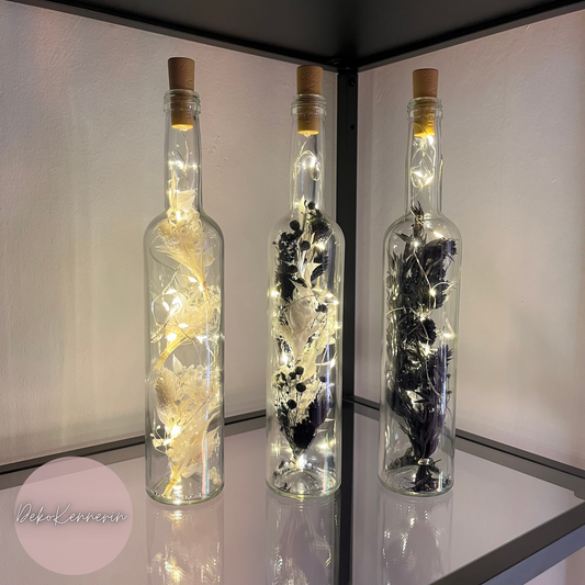 Flowerbottle mit Trockenblumen  - Black and White