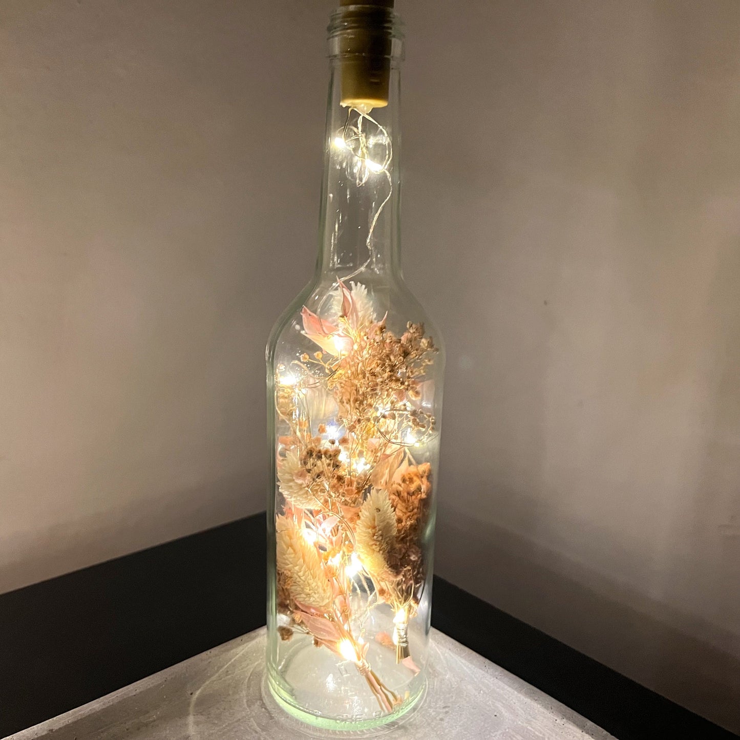 Flowerbottle mit Trockenblumen - Flaschenlicht