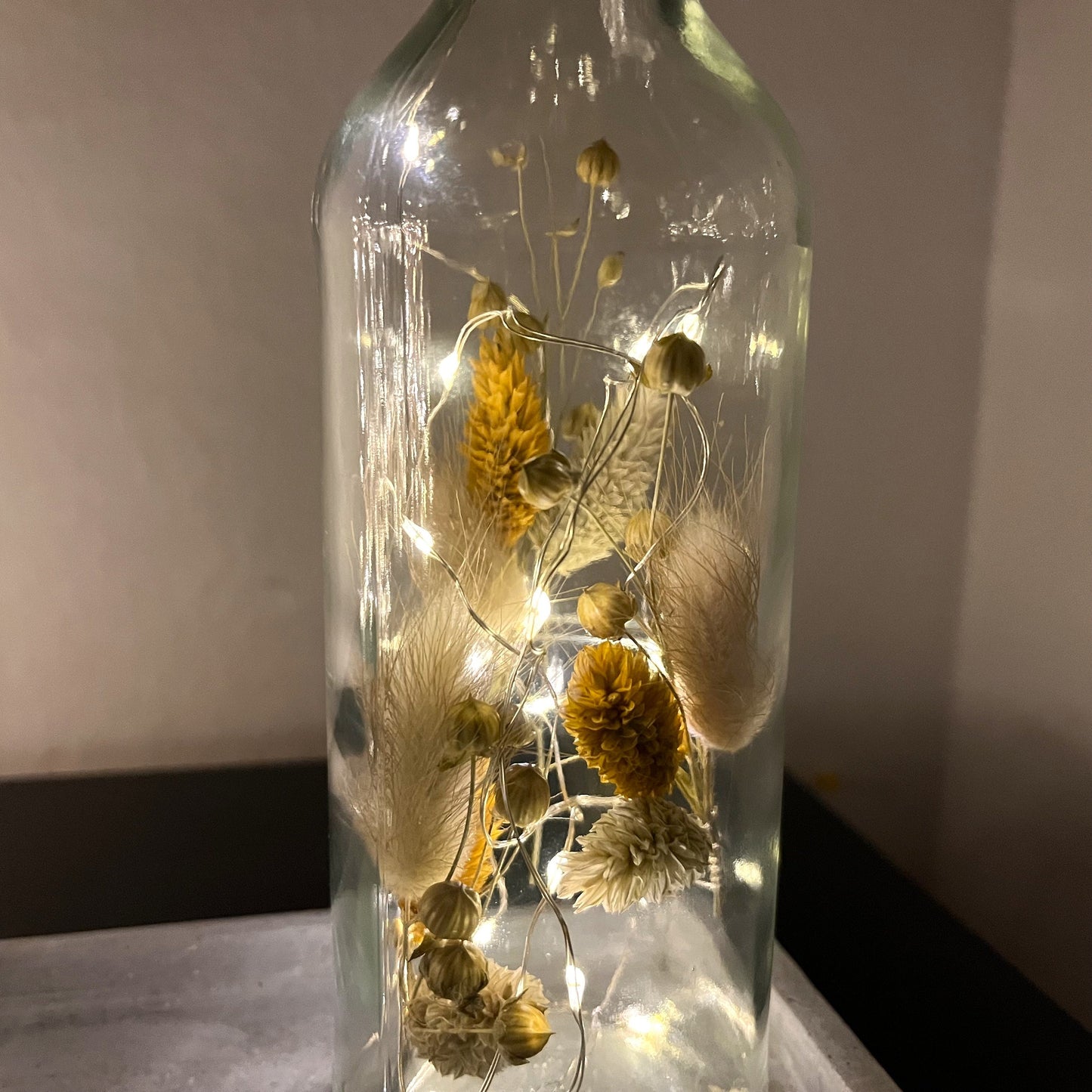 Flowerbottle mit Trockenblumen - Flaschenlicht